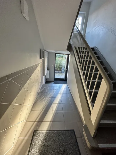 Vollständig renovierte 3-Zimmer-Wohnung mit Balkon und EBK in Berlin — photo 1
